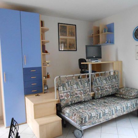 Monolocale A Peschiera Del Garda Vista Lago Apartman Kültér fotó