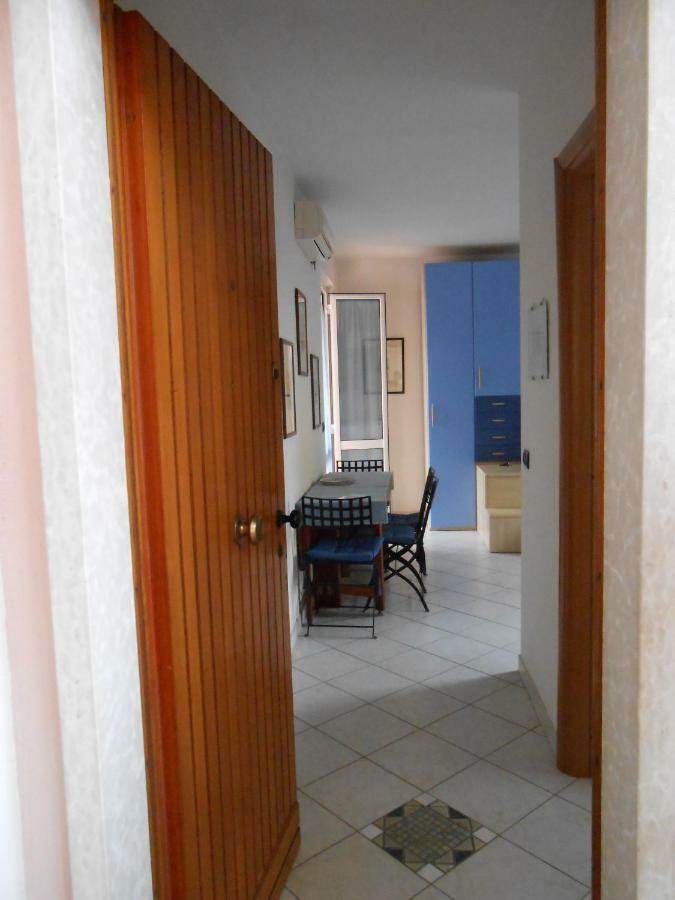 Monolocale A Peschiera Del Garda Vista Lago Apartman Kültér fotó